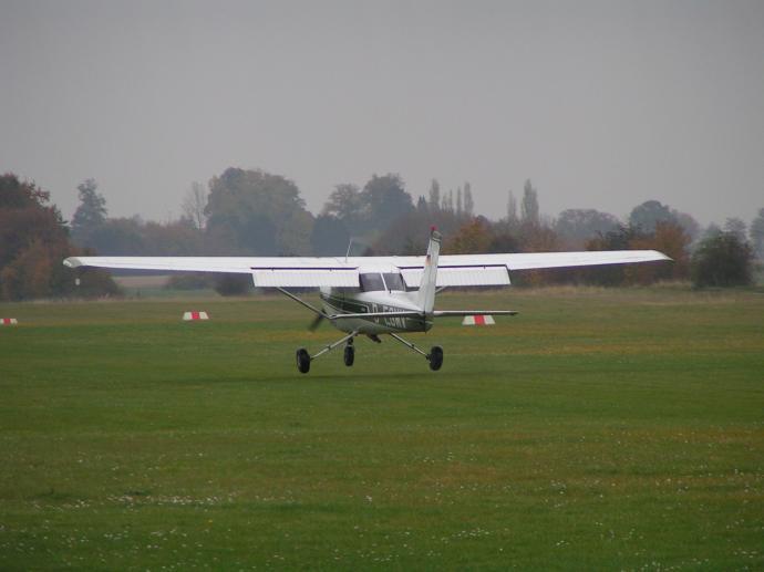 Vereinsflugzeuge - C152Landung3