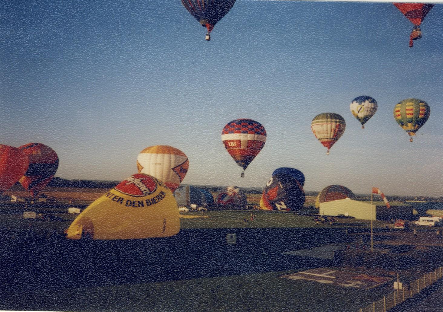 Ballone am Soester Flugplatz