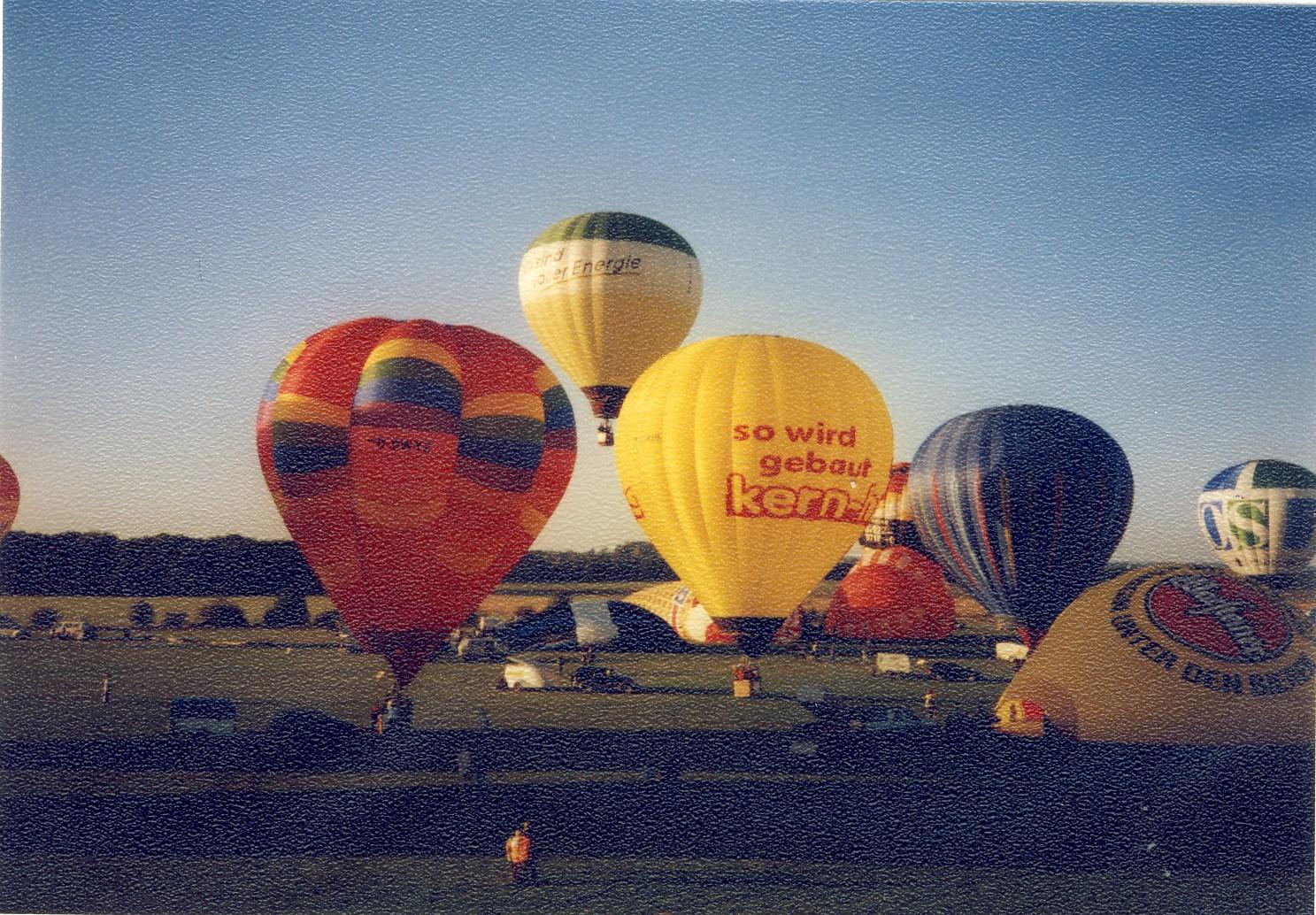 Ballone am Soester Flugplatz